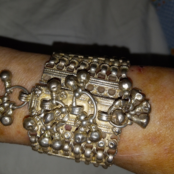 Rajasthan Heavy 4.5+ oz 1960s Indian Sterling Silver Bell Bracelet - Picture 3 of 7